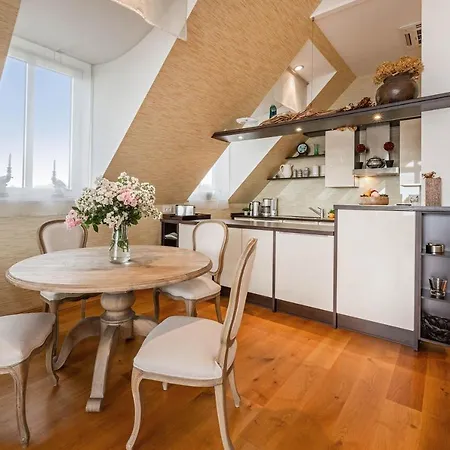 Wellness-apartment Mit Wasserblick, Pool, Sauna & Fitnessbereich