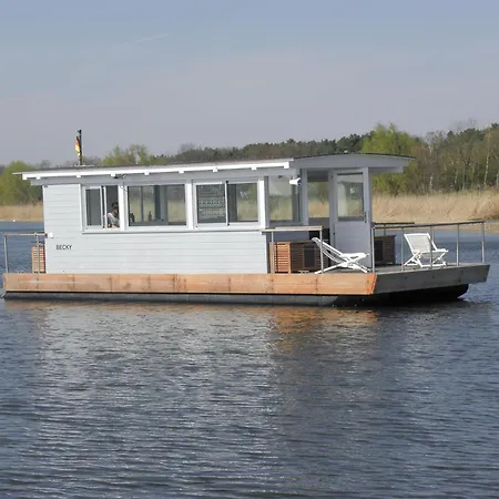 Wellness-apartment Mit Wasserblick, Pool, Sauna&fitnessbereich Apartment