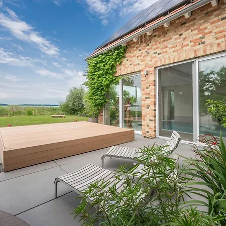 Wellness-apartment Mit Wasserblick, Pool, Sauna & Fitnessbereich *