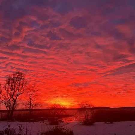 Wellness-apartment Mit Wasserblick, Pool, Sauna&fitnessbereich Apartment