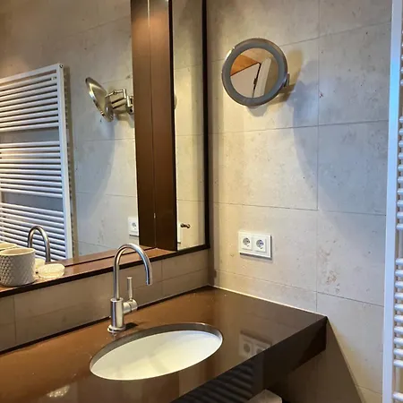Appartement Wellness-oase Mit Wasserblick, Pool, Sauna & Fitnessbereich