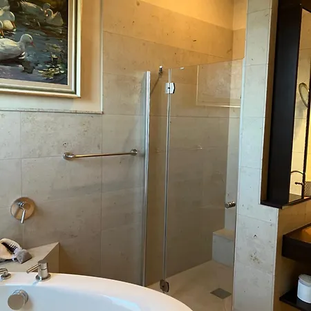 Wellness-apartment Mit Wasserblick, Pool, Sauna&fitnessbereich *