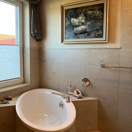 Wellness-oase Mit Wasserblick, Pool, Sauna & Fitnessbereich *
