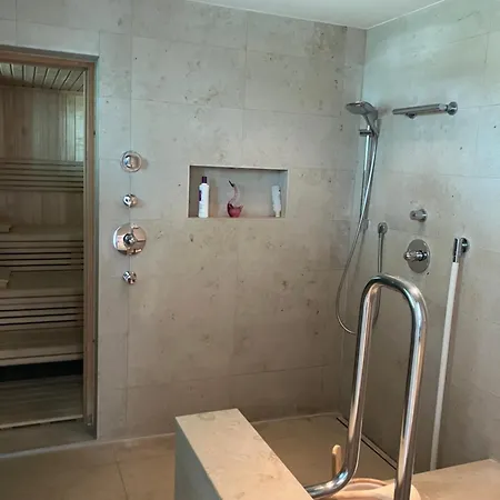 Wellness-oase Mit Wasserblick, Pool, Sauna & Fitnessbereich *